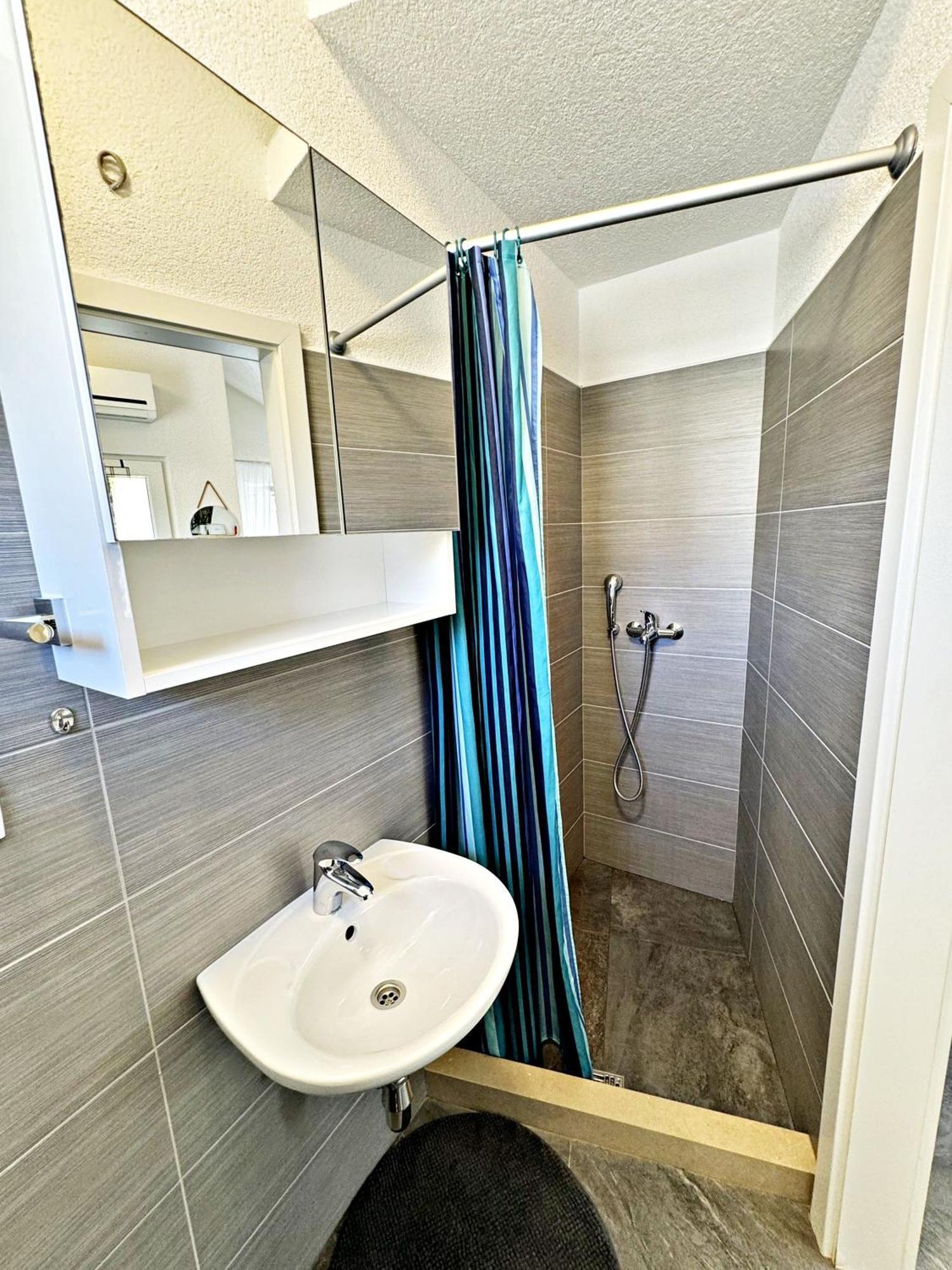 Studio Apartment Matoni Postira Exterior photo